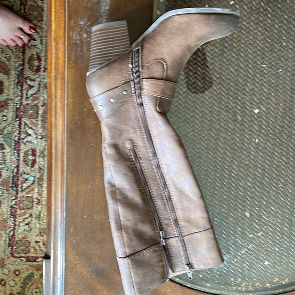 Brand new size 6.5 brown leather tall boots - Picture 2 of 3